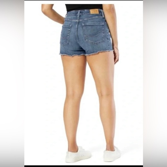 Levi Strauss & Co Signature High Rise 3” Shorts - Picture 3 of 4